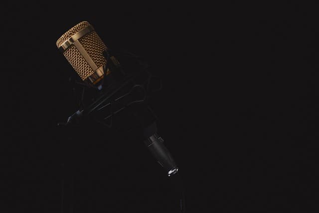 Whishper — a System for Transcription and Audio Translation